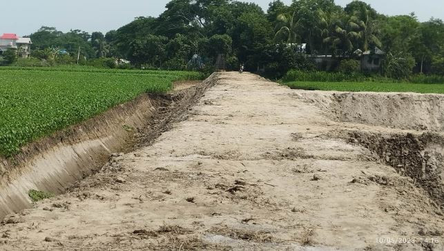 ভাঙ্গায় পঞ্চাশ বছর পর নতুন রাস্তা পাওয়ায় স্বপ্নপূরণে গ্রামবাসীর