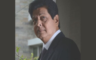 বাবার কবরের পাশে শায়িত হবেন নায়ক ফারুক