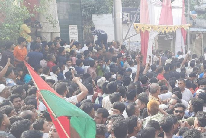 খুলনায় পুলিশের সঙ্গে বিএনপির সংঘর্ষ