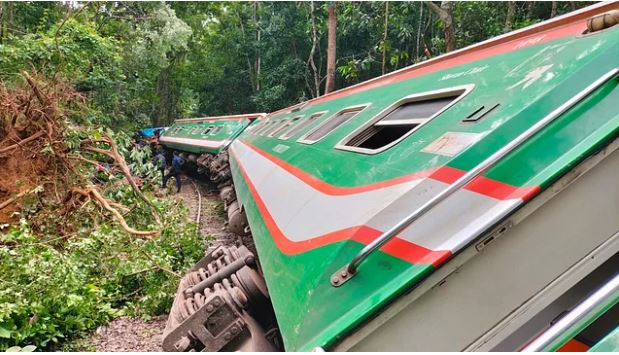 সিলেট রেলপথে ১৫ ঘণ্টা পর ট্রেন চালু