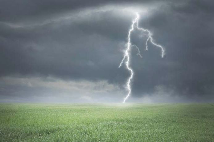 দেশের সাত জেলায় বজ্রপাতে ১৪ জনের মৃত্যু