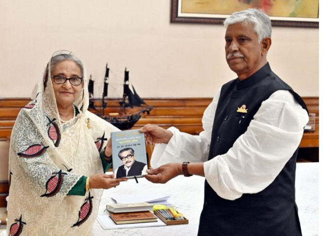 প্রধানমন্ত্রীর সঙ্গে দেখা করলেন আজমত উল্লা