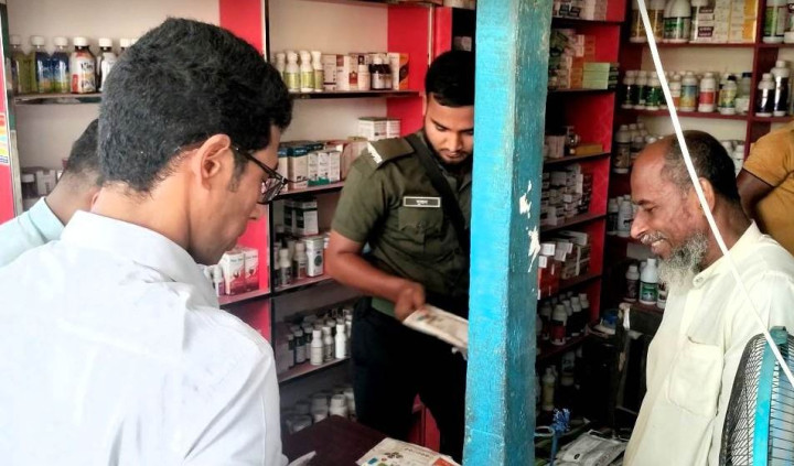 নগরকান্দায় ভ্রাম্যমান আদালতের অভিযানে ৫ ঔষধ ব্যবসায়ীর জরিমানা