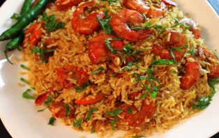 বৃষ্টির দিনে চিংড়ি খিচুড়ি