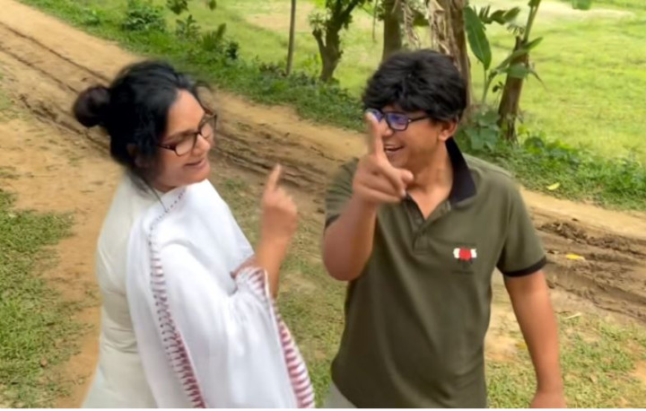 হাশিম মাহমুদের গানে মেতেছেন চঞ্চল-খুশি