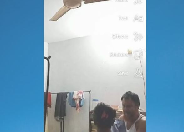 শিক্ষক-শিক্ষিকার অন্তরঙ্গ ছবি ভাইরাল