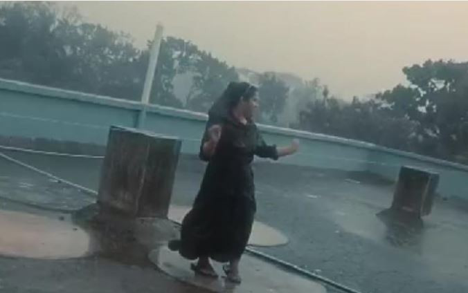 টিকটক করতে গিয়ে বজ্রপাতে পরিচ্ছন্নকর্মী আহত