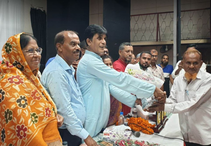 বাংলাদশে প্রেসক্লাবের পক্ষ থেকে বিশেষ সম্মাননা পেলেন বীরমুক্তিযোদ্ধা ও সাংবাদিক আঃ মজিদ মিয়া