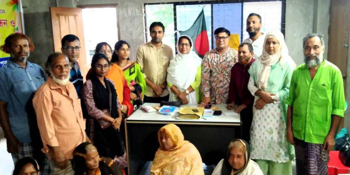 ফরিদপুরে শিল্পীদের মাঝে ঈদ উপহার বিতরণ  