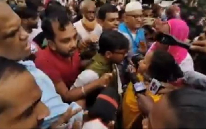 বস্তিতে নির্বাচনী প্রচারণায় গিয়ে হামলার শিকার হিরো আলম
