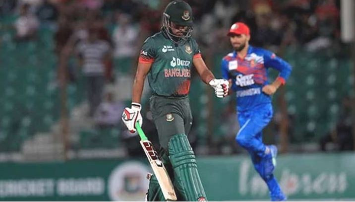 একের পর এক উইকেট হারিয়ে দিশেহারা বাংলাদেশ