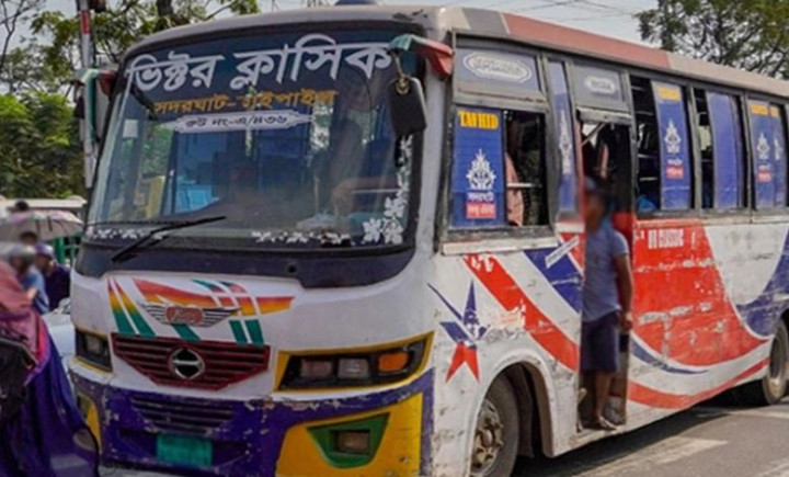 রামপুরায় ভিক্টর বাস কেড়ে নিল শিশুসহ ২ প্রাণ