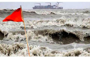 সমুদ্র বন্দরে ৩ নম্বর সতর্ক সংকেত