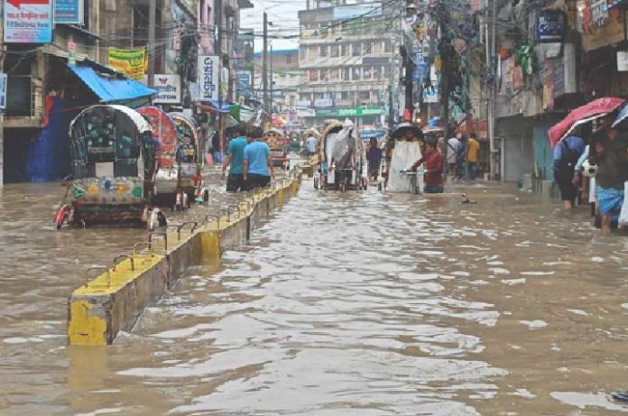 বৃষ্টিতে তলিয়ে গেছে চট্টগ্রামের নিম্নাঞ্চল