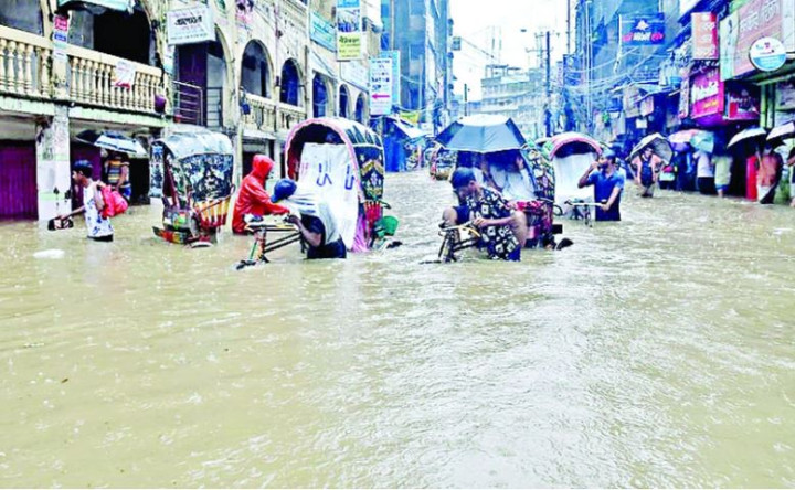 পানিতে ভাসছে চট্টগ্রাম