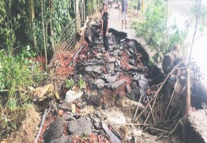 কক্সবাজারে ভেসে উঠছে ক্ষত চিহ্ন, বিশুদ্ধ পানির তীব্র সংকট