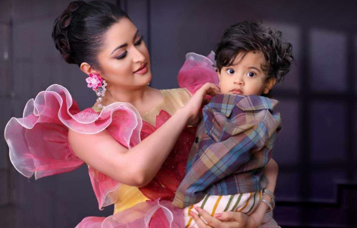 পাঁচ তারকা হোটেলে ১৫ লাখ খরচ করে ছেলের প্রথম জন্মদিন করলেন পরীমণি