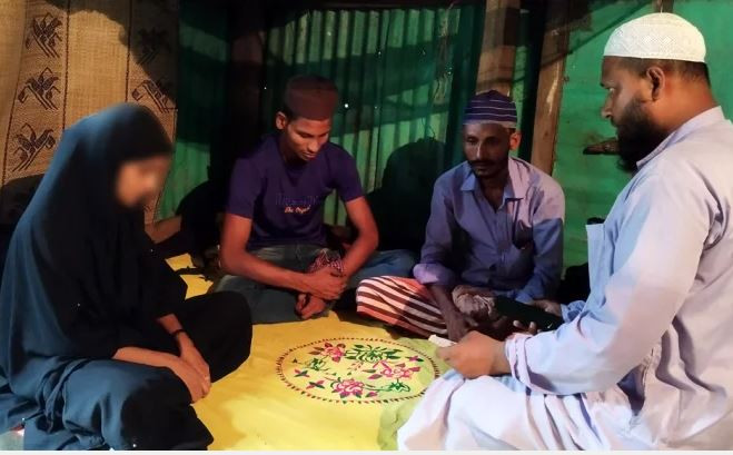 মোবাইল ফোনে পরকীয়া, পালিয়ে এসে দেখেন প্রেমিক দৃষ্টিহীন