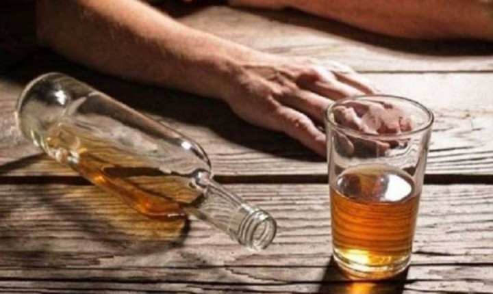 রাজধানীতে ‘মদ্যপানে’ তরুণীর মৃত্যু