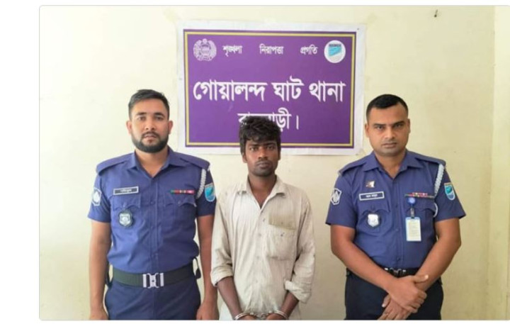 ফেরি করে হেরোইন কারবারি, অবশেষে গ্রেপ্তার