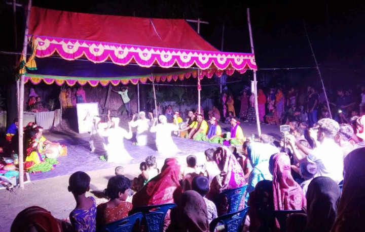নদী বাঁচানোর দাবিতে গাইবান্ধায় শুরু হয়েছে পালানাট্যের নৌযাত্রা