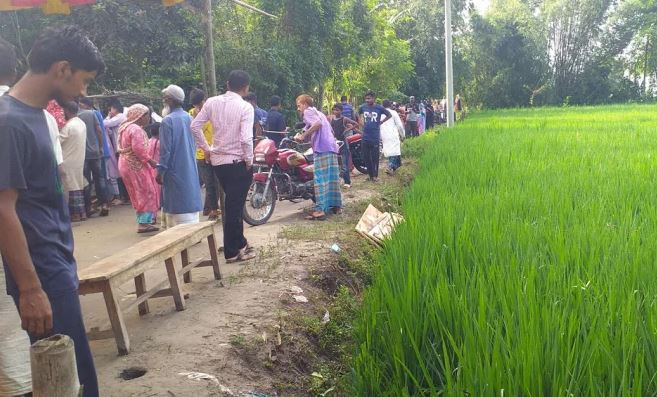 স্ত্রী-সন্তানসহ পাশাপাশি কবরে চিরঘুমে বাবুল, শোকে স্তব্ধ গ্রাম