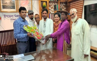 সালথায় ইউএনওর সাথে সাংস্কৃতিক ব্যাক্তিবর্গের শুভেচ্ছা বিনিময়