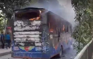 মোহাম্মদপুরে বাসে আগুন