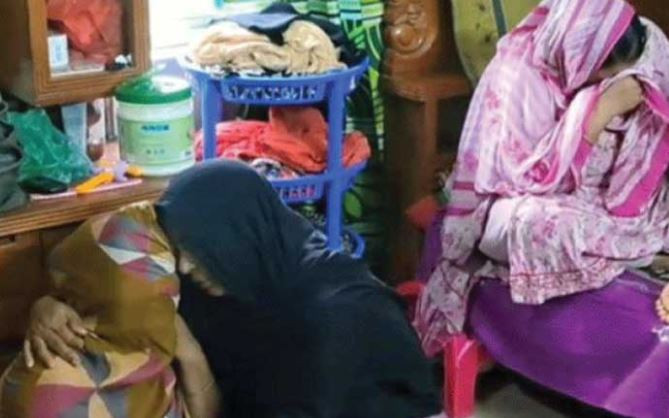 বাবার সঙ্গে ওমরাহ পালনে যাওয়ার পথে ২ শিশুর মৃত্যু