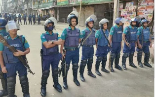 বিএনপি কার্যালয়ের মূল ফটকে তালা, পুলিশের সশস্ত্র অবস্থান
