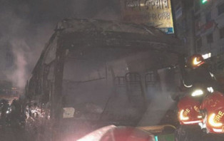 শনির আখড়ায় বাসে আগুন