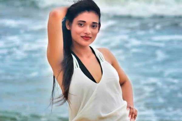 ভারত বিশ্বকাপ জিতলে নগ্ন হয়ে দৌঁড়ানোর ঘোষণা অভিনেত্রীর 