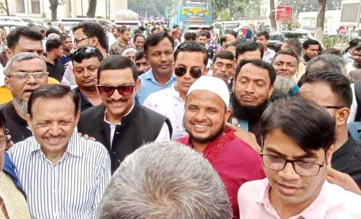 আওয়ামী লীগের দলীয় মনোয়নয়ন ফরম জমা দিলেন লাবু চৌধুরী
