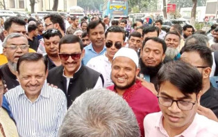 আওয়ামী লীগের দলীয় মনোয়নয়ন ফরম জমা দিলেন লাবু চৌধুরী