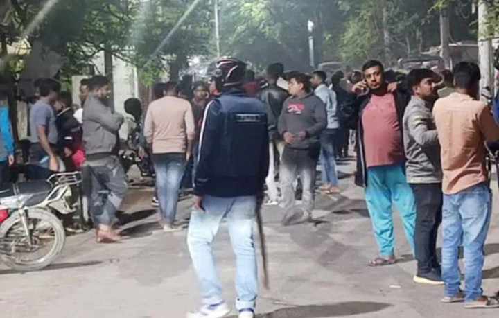 রাজশাহীতে দু'গ্রুপের মধ্যে সংঘর্ষ, যুবক গুলিবিদ্ধ