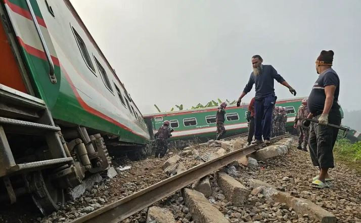 উত্তরবঙ্গের সঙ্গে ঢাকার ট্রেন যোগাযোগ বন্ধ 