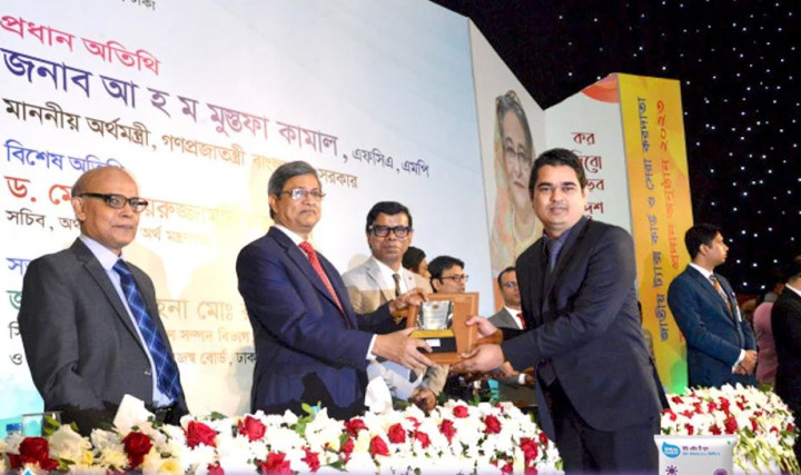 সেরা করদাতার সম্মাননা পেল ইস্ট ওয়েস্ট মিডিয়া গ্রুপ