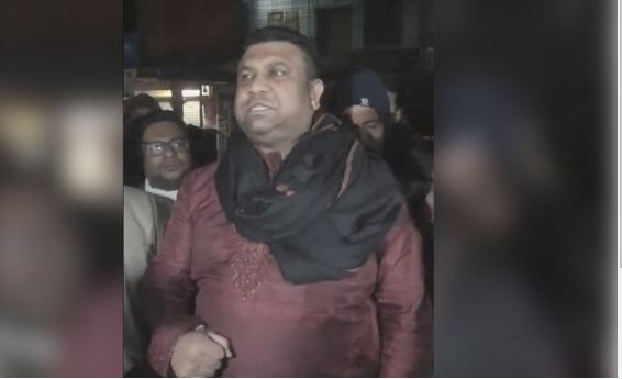 ‘গলা নামিয়ে দেওয়ার’ হুমকি, শাজাহান খানের ছেলেকে শোকজ