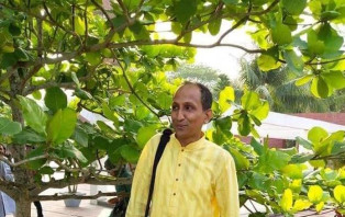 জবির বিতর্কিত সেই শিক্ষককে অর্থ পরিচালক থেকে অব্যহতি