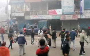 সাভারে পুলিশের গাড়িতে হামলা-ভাঙচুরের অভিযোগ, আটক ৭
