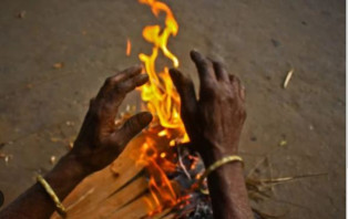 বোয়ালমারীতে আগুনে পুড়ে একজনের মৃত্যু