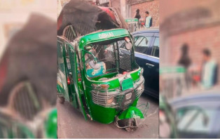 হাতিরঝিলে অটোরিকশা উল্টে চালকের মৃত্যু