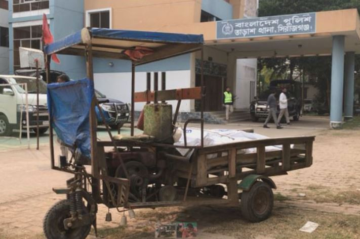 বাবা-মা ও মেয়ে হত্যার ঘটনায় মামলা