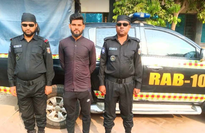 ফরিদপুরে যাবজ্জীবন সাজাপ্রাপ্ত পলাতক আসামি গ্রেপ্তার 