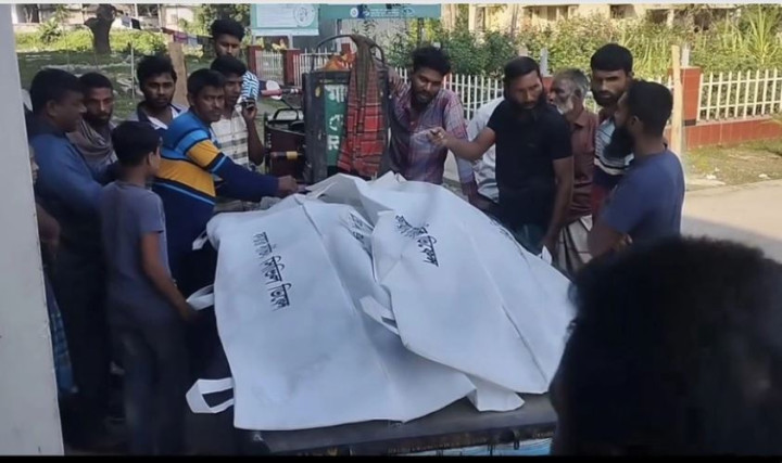 গোপালগঞ্জে বাস-মাইক্রো সংঘর্ষ, ঝরলো ৫ প্রাণ