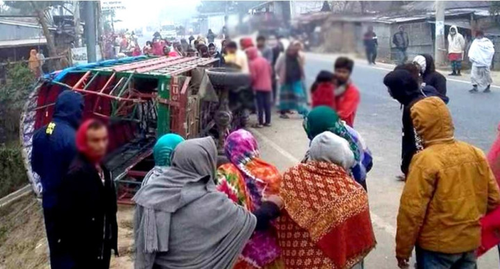 ইফতারি কিনতে গিয়ে সড়ক দুর্ঘটনা, নিহত ৩
