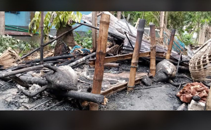 আগুনে কেড়ে নিলো গরীবের স্বপ্ন