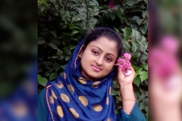 ঘুরতে নিয়ে স্ত্রীকে পেট্রোল ঢেলে পুড়িয়ে হত্যা