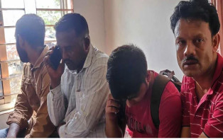 ফরিদপুরে আবাসিক হোটেলে অভিযানে ১৫ তরুণ-তরুণী আটক