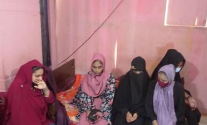 ফরিদপুরে আবাসিক হোটেল থেকে ১৬ তরুণ-তরুণী আটক